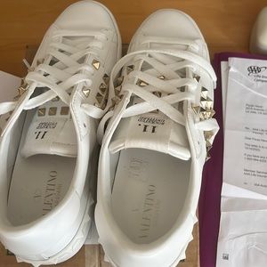 Valentino sneakers worn twice, new laces